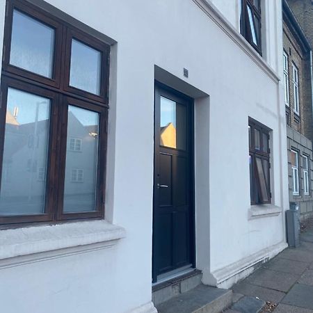 En Lille Hel Lejlighed I Midtbyen - Centralt, Hyggelig Og Taet Pa Alt! Randers Exteriör bild